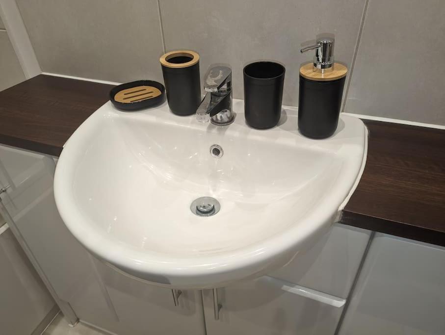 Premium Offers L Last-minute L Remigro Short Lets L 1 Bed Flat L Royal Docks L Airport & Excel L 2 Bed St Albans L Family Friendly L Near Bus Stop L Centre L Book Today With Remigro Appartement Londen