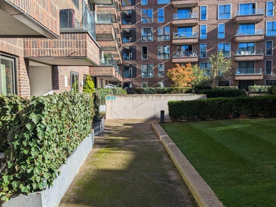 Appartement Premium Offers L Last-minute L Remigro Short Lets L 1 Bed Flat L Royal Docks L Airport & Excel L 2 Bed St Albans L Family Friendly L Near Bus Stop L Centre L Book Today With Remigro Londen