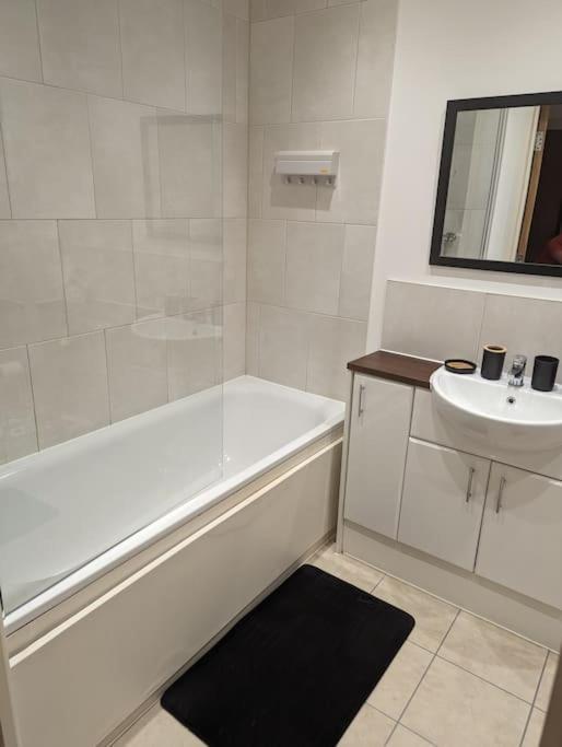 Premium Offers L Last-minute L Remigro Short Lets L 1 Bed Flat L Royal Docks L Airport & Excel L 2 Bed St Albans L Family Friendly L Near Bus Stop L Centre L Book Today With Remigro Londen