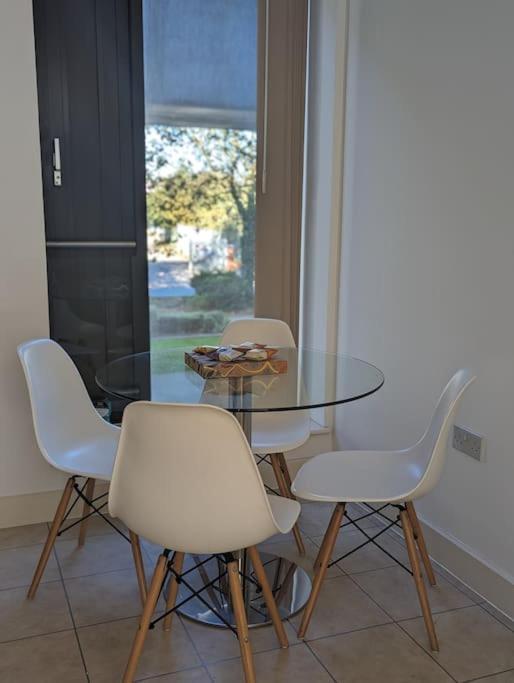 Appartement Premium Offers L Last-minute L Remigro Short Lets L 1 Bed Flat L Royal Docks L Airport & Excel L 2 Bed St Albans L Family Friendly L Near Bus Stop L Centre L Book Today With Remigro Londen